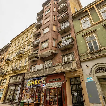 Kiraly By Stn Apartment