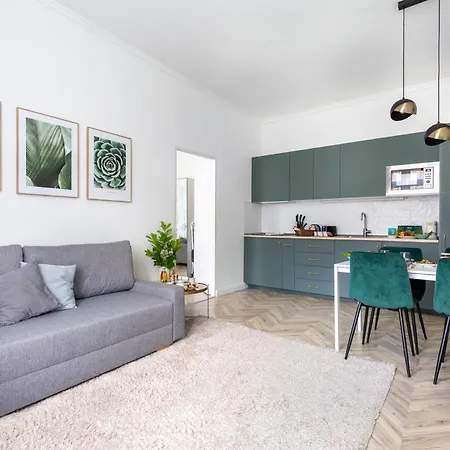 Kiraly By Stn Apartment *