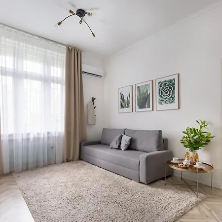 Kiraly By Stn * Budapest