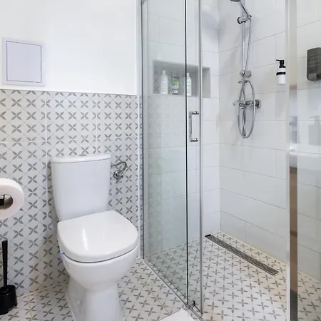 Kiraly By Stn * Budapest