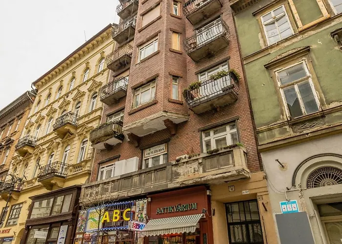 Kiraly By Stn Apartment